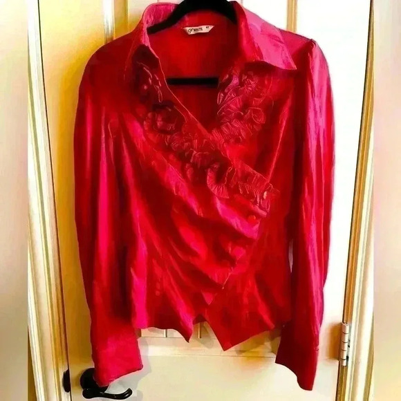 Beautiful Coral Long Sleeve Blouse - Picture 1 of 10